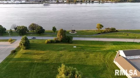 0 River Dr, Moline, IL 61265