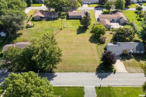 104 N 2nd St, Colona, IL 61241