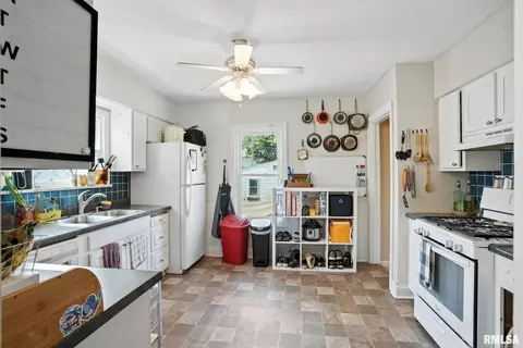 Kitchen - 142 11th St, Silvis, IL 61282 photo 1 of 1