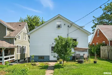 Exterior - 142 11th St, Silvis, IL 61282 photo 3 of 5