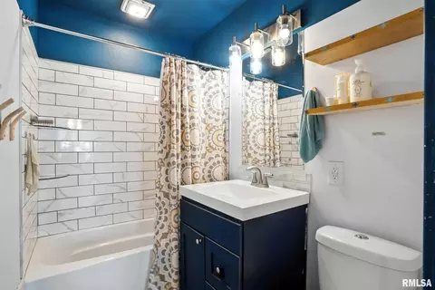 Bath - 142 11th St, Silvis, IL 61282 photo 1 of 2