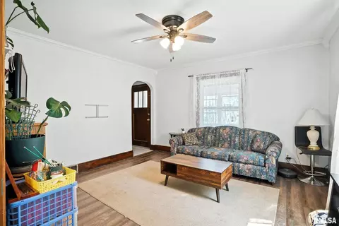 Living - 142 11th St, Silvis, IL 61282 photo 2 of 2