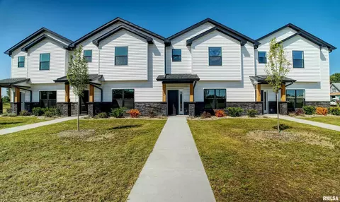 1002 S 4th St, Clinton, IA 52732