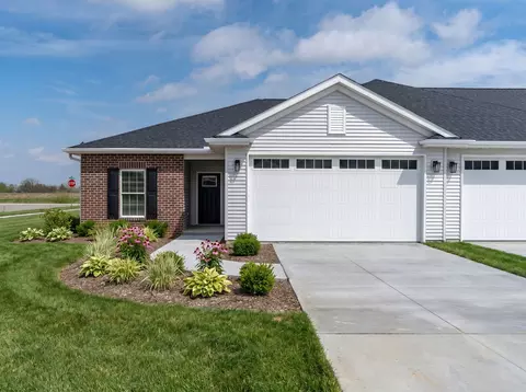 35 Frank Ct, Le Claire, IA 52753