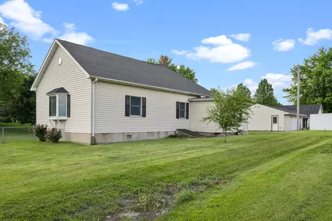 406 234th St, Aledo, IL 61231