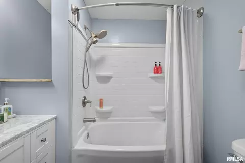 Bath - 406 234th St, Aledo, IL 61231 photo 2 of 2
