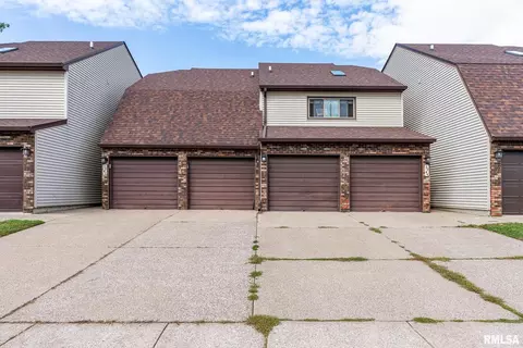 3944 Partridge Cir #D, Bettendorf, IA 52722