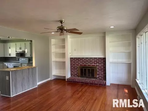 Living - 518 Barden St, Morrison, IL 61270 photo 2 of 5
