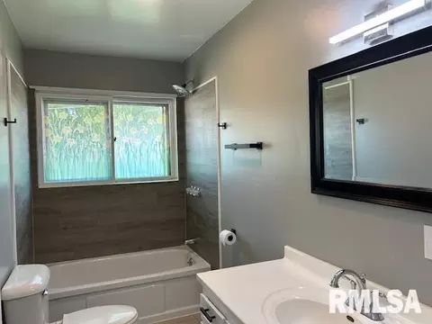 Bath - 518 Barden St, Morrison, IL 61270 photo 1 of 4