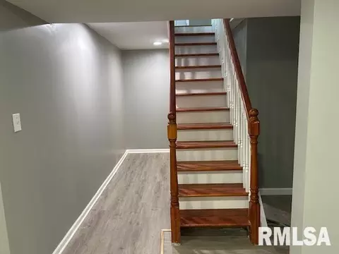 Entry Way - 518 Barden St, Morrison, IL 61270 photo 2 of 2