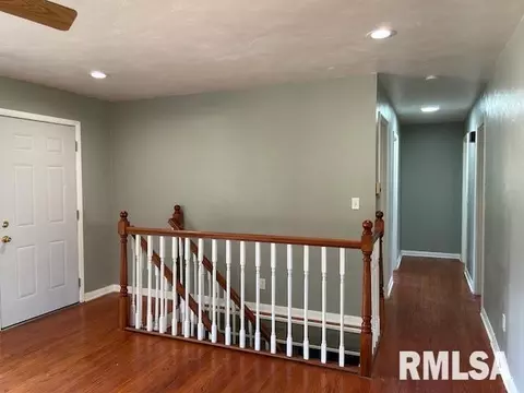 Entry Way - 518 Barden St, Morrison, IL 61270 photo 1 of 2