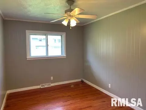 Bedroom - 518 Barden St, Morrison, IL 61270 photo 2 of 2