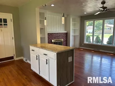 Living - 518 Barden St, Morrison, IL 61270 photo 1 of 5