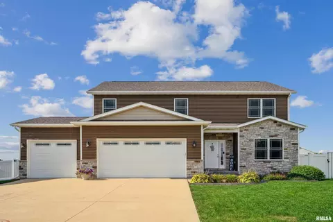 730 E Augusta Ct, Eldridge, IA 52748
