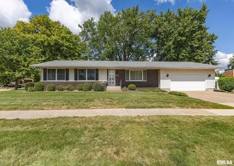923 Cherry Dr, Geneseo, IL 61254