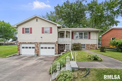 1515 10th St, Silvis, IL 61282