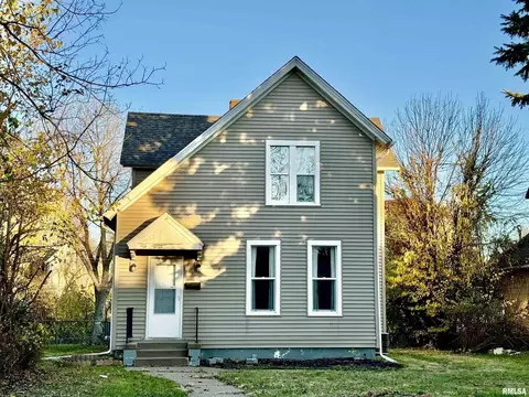 1207 Tremont Ave, Davenport, IA 52803