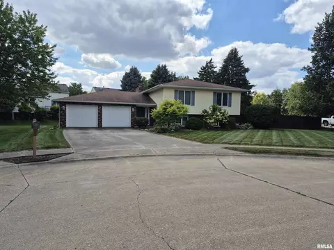 9 E 61st Ct, Davenport, IA 52807