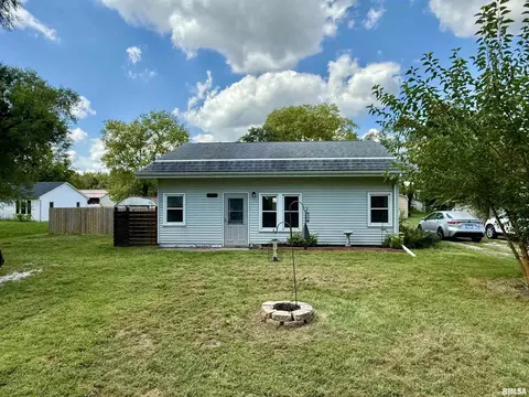 711 8th St, Colona, IL 61241