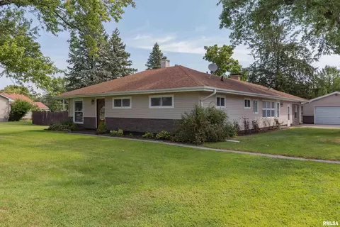 111 E 2nd St, Coal Valley, IL 61240