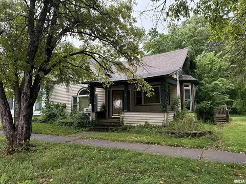 38 N 4th St, Savanna, IL 61074