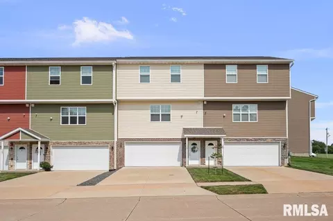 724 Cox Ct, Le Claire, IA 52753