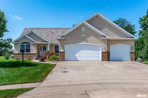 41 Jacob Ct, Eldridge, IA 52748