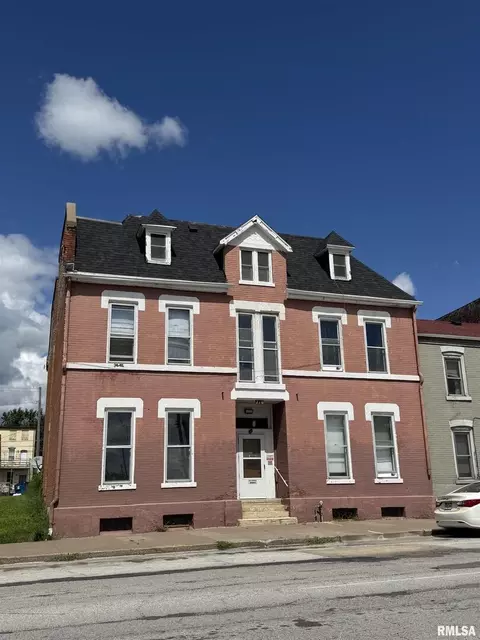710 W 3rd St, Davenport, IA 52802