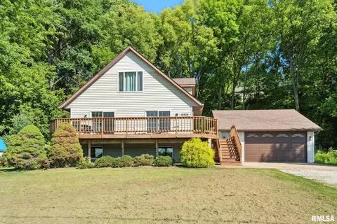 18968 Great River Rd, Le Claire, IA 52753