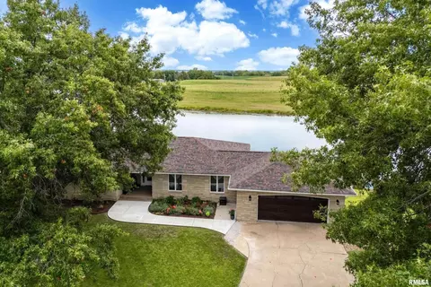 408 NE 12th St, Aledo, IL 61231
