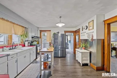 Entry Way - 623 E Park St, Geneseo, IL 61254 photo 1 of 6