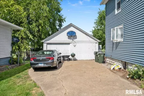 Exterior - 623 E Park St, Geneseo, IL 61254 photo 1 of 6