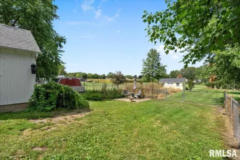 Exterior - 623 E Park St, Geneseo, IL 61254 photo 5 of 6