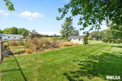 Exterior - 623 E Park St, Geneseo, IL 61254 photo 6 of 6