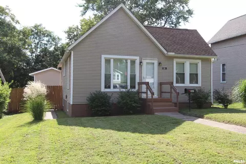 261 21st Pl, Clinton, IA 52732