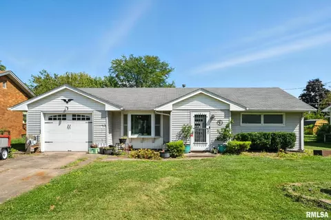 707 N Mississippi St, Blue Grass, IA 52726