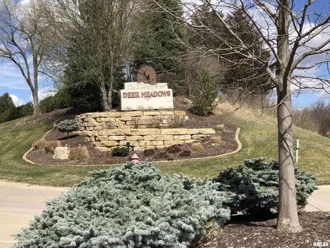 1266 33rd Avenue Cir, Silvis, IL 61282