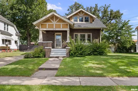 413 S Grove St, Walcott, IA 52773