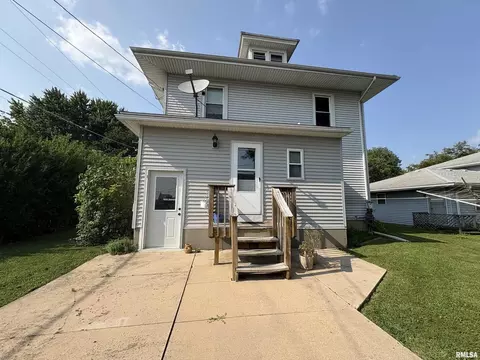 17 E 5th St, Milledgeville, IL 61051