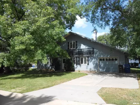 2506 Bayberry Ct, Bettendorf, IA 52722
