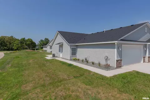 114 Beacon Harbor Cir, East Moline, IL 61244