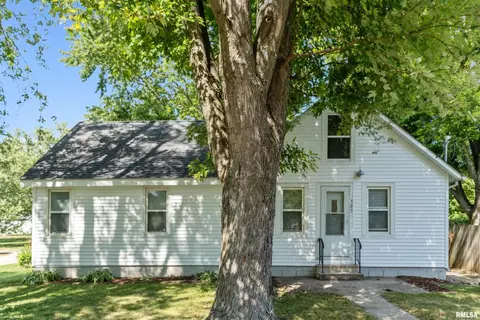 305 4th St, Hampton, IL 61256