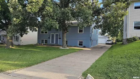 3517-3519 Central Ave #1 & 2, Bettendorf, IA 52722