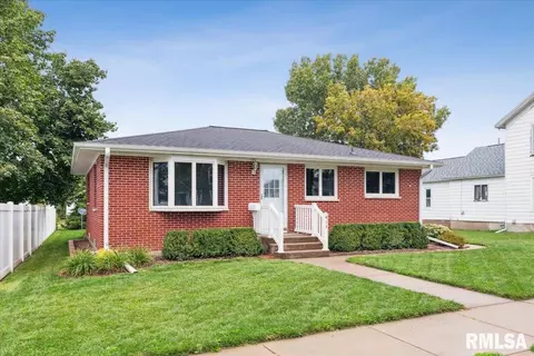 411 15th Ave, Fulton, IL 61252