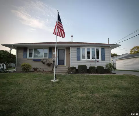 385 34th Ave, East Moline, IL 61244