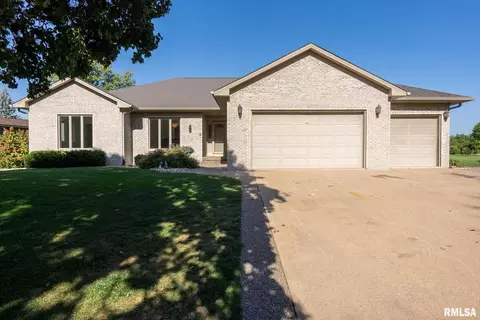 438 Oakwood Cir, Coal Valley, IL 61240