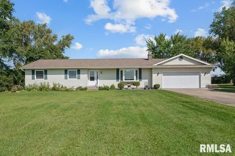 6594 116th St, Blue Grass, IA 52726