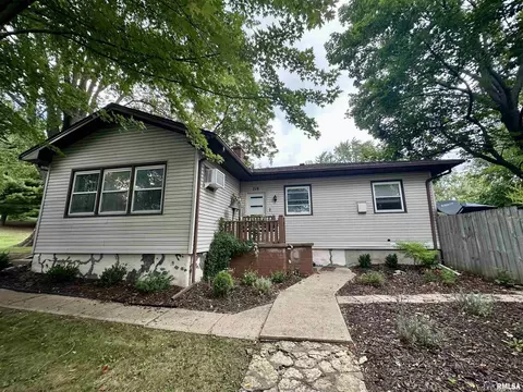 718 17th Ave N, Clinton, IA 52732