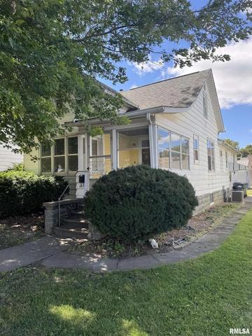 620 N 4th St, Clinton, IA 52732