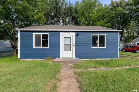 1026 38th St, Moline, IL 61265